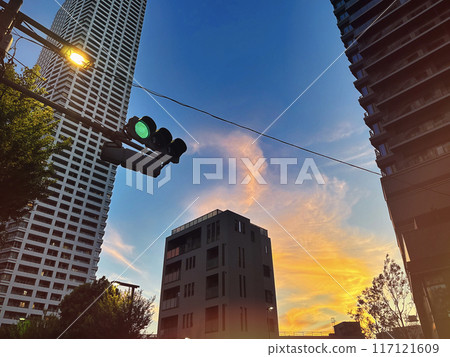 Urban high-rise apartment building and sky in the evening 117121609