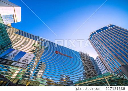 日本橫濱城市景觀八月。橫濱站前。橫濱高島屋、相鐵Joinus、喜來登H等景觀=8月4日 117121886