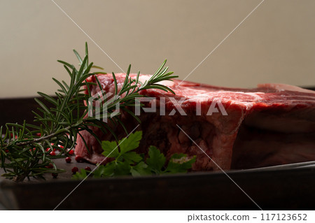Tomahawk beef bone-in meat 117123652