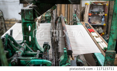 Weaving machine for household weaving, used for weaving Persian carpets in Yazd, Iran 117123711