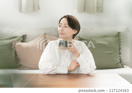 A woman drinking tea leisurely A woman drinking tea leisurely 117124163
