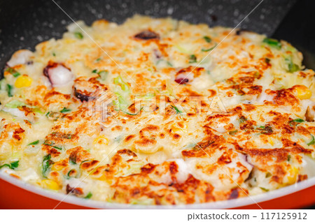 Browned okonomiyaki Browned okonomiyaki 117125912