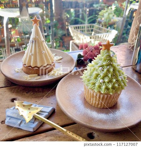 Cute cupcakes in a cafe Cute cupcakes in a cafe 117127007