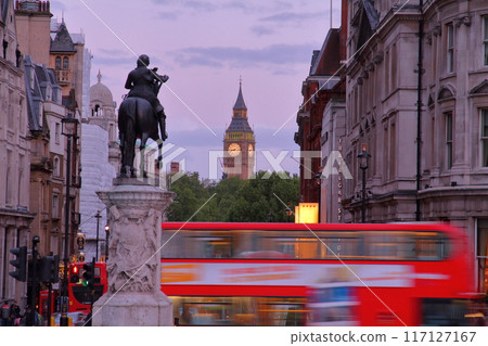 Evening view of the cityscape around Trafalgar Square in Westminster, London, England 117127167