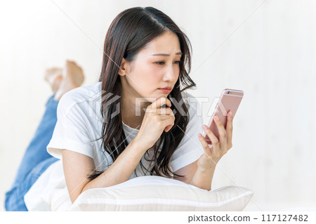 悶悶不樂的女士 117127482