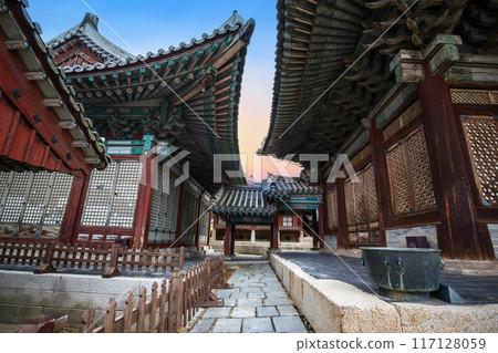 Traditional wooden pavilion architecture of the buildings in the part of Changgyeonggung Palace, Seoul, South Korea. 117128059