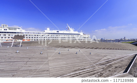 Scenery seen from Osanbashi Pier (Asuka II) 117128986