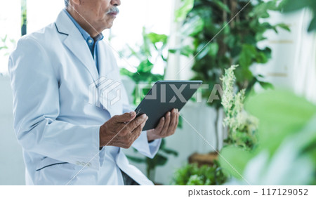 Scholar in white coat 117129052