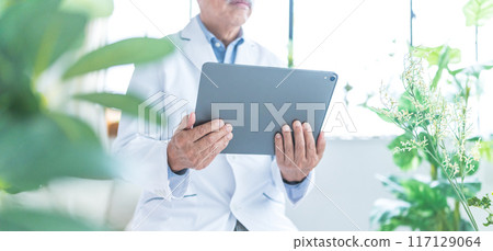 Scholar in white coat 117129064