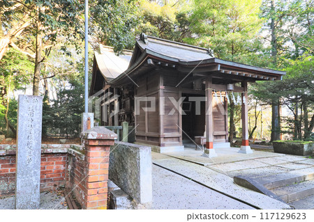 北九州市小倉南區東小野八幡神社境內的東屋護國神社 北九州市小倉南區東小野八幡神社境內的東屋護國神社 117129623