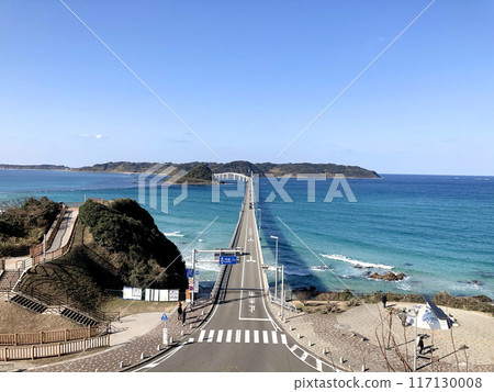 Cobalt blue sea and Tsunoshima Bridge, Shimonoseki City, Yamaguchi Prefecture Cobalt blue sea and Tsunoshima Bridge, Shimonoseki City, Yamaguchi Prefecture 117130008