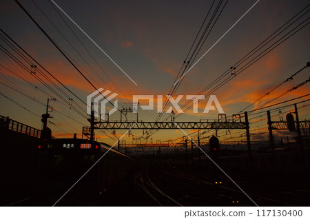 從相鐵柏台月台出發，搭乘開往海老名的特快列車欣賞日落 117130400