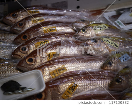 赤町在沖繩泊魚市場販售 117130882
