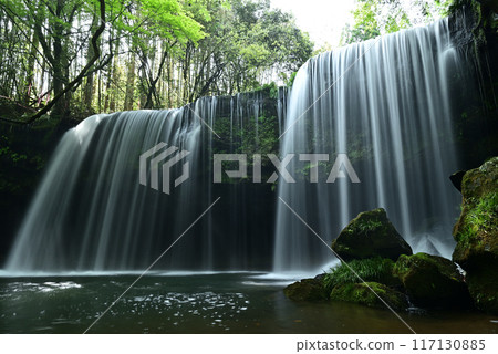 Nabegataki Falls, Oguni Town, Kumamoto 117130885
