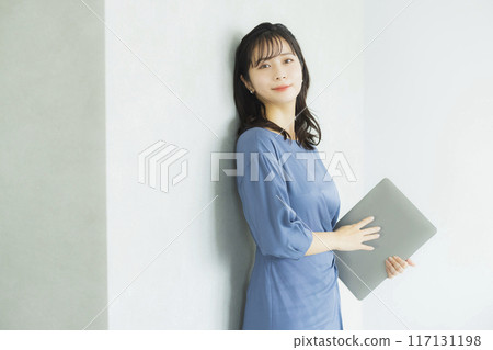 A woman with a laptop 117131198