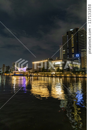 東京天王洲運河的夜景 東京天王洲運河的夜景 117131858