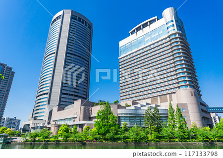 從大阪市北區天滿橋櫻之宮公園看到的大川和大阪市容公園 從大阪市北區天滿橋櫻之宮公園看到的大川和大阪市容公園 117133798