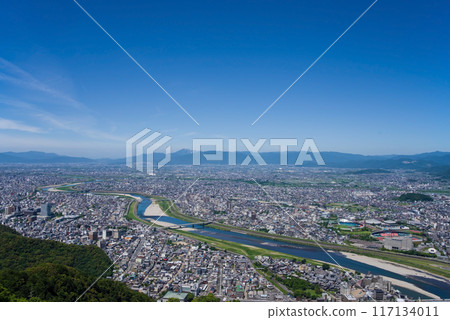 A grand panorama from the observation deck of the Gifu Castle tower 117134011