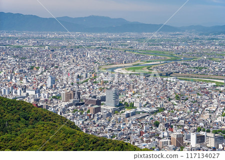 A grand panorama from the observation deck of the Gifu Castle tower 117134027