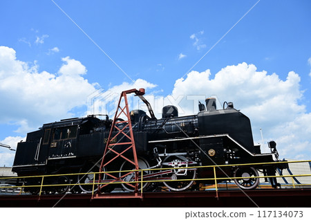 Preserved C11 type 40 steam locomotive (near Fukuchiyama Station) and turntable 117134073
