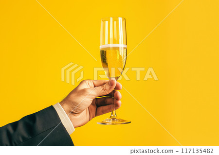 Hands of businessmen toasting 117135482