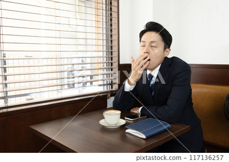Salesman taking a break at a cafe 117136257