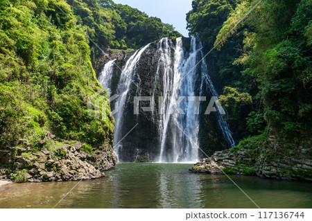 從姶良市網掛川仰望龍門瀑布（橫向） 117136744