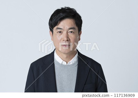 Portrait of a man in his 50s Portrait of a man in his 50s 117136909