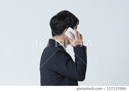 一個 50 多歲的男人打電話的資料 117137000