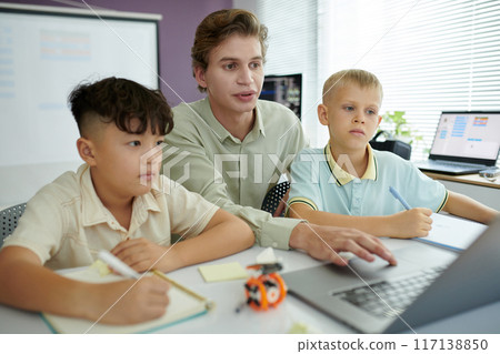 Teaching Children Computer Skills in Classroom Setting 117138850