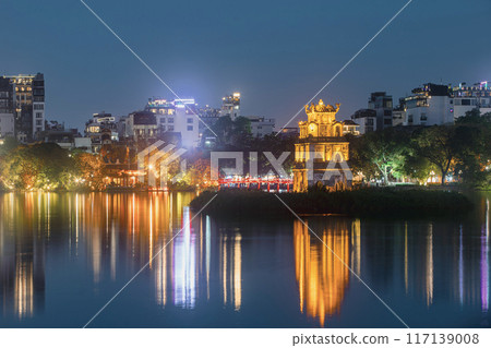 Old quarter in Hanoi at night 117139008