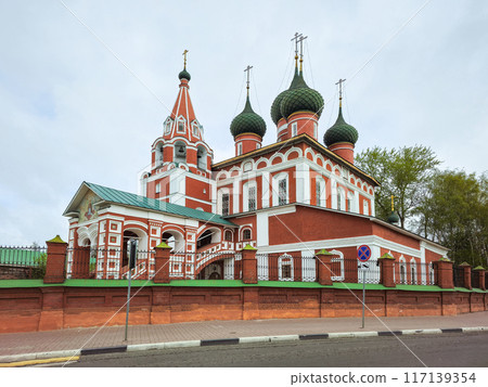 Garrison Orthodox church in the historical center of Yaroslavl. Garrison Orthodox church in the historical center of Yaroslavl. 117139354