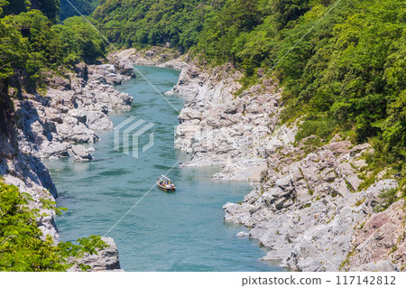 Oboke Gorge: Emerald green clear streams and beautiful valley in Miyoshi City, Tokushima Prefecture Oboke Gorge: Emerald green clear streams and beautiful valley in Miyoshi City, Tokushima Prefecture 117142812