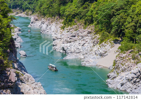 Oboke Gorge: Emerald green clear streams and beautiful valley in Miyoshi City, Tokushima Prefecture Oboke Gorge: Emerald green clear streams and beautiful valley in Miyoshi City, Tokushima Prefecture 117142814