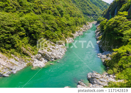 Oboke Gorge: Emerald green clear streams and beautiful valley in Miyoshi City, Tokushima Prefecture 117142819