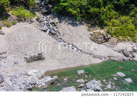 德島縣三好市大步危峽谷，翠綠清澈的溪流和美麗的山谷 117142825