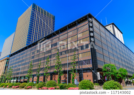 從東京千代田區丸之內日比谷街看到的帝國劇場 從東京千代田區丸之內日比谷街看到的帝國劇場 117143002