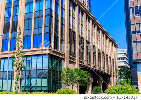 Marunouchi Nijubashi Building seen from Hibiya Street in Marunouchi, Chiyoda Ward, Tokyo 117143017