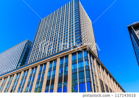 Marunouchi Nijubashi Building seen from Hibiya Street in Marunouchi, Chiyoda Ward, Tokyo 117143018