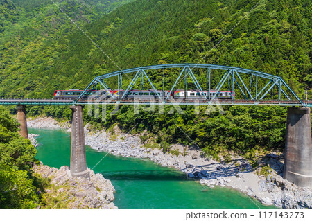 Oboke Gorge: Emerald green clear streams and beautiful valley in Miyoshi City, Tokushima Prefecture 117143273