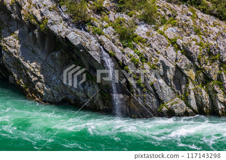 Oboke Gorge: Emerald green clear streams and beautiful valley in Miyoshi City, Tokushima Prefecture Oboke Gorge: Emerald green clear streams and beautiful valley in Miyoshi City, Tokushima Prefecture 117143298