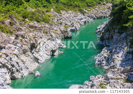Oboke Gorge: Emerald green clear streams and beautiful valley in Miyoshi City, Tokushima Prefecture Oboke Gorge: Emerald green clear streams and beautiful valley in Miyoshi City, Tokushima Prefecture 117143305