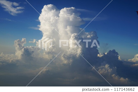 從飛機上看到的夏日雲彩 從飛機上看到的夏日雲彩 117143662