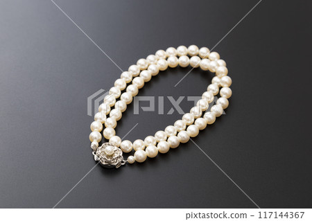 Pearl necklace on a black background 117144367