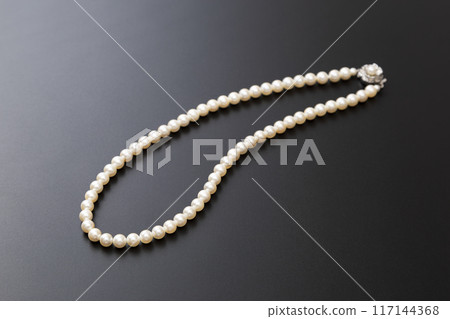 Pearl necklace on a black background 117144368