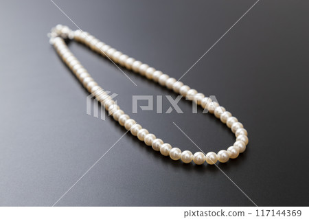 Pearl necklace on a black background 117144369