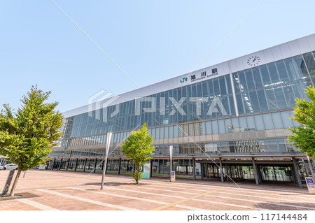 Asahikawa City, Hokkaido: The gateway to Asahikawa: JR Asahikawa Station (North Exit) on a clear day 117144484