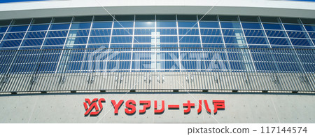 「青森縣」晴朗的天空和YS Arena八戶(長根室內滑冰場) 八戶市 「青森縣」晴朗的天空和YS Arena八戶(長根室內滑冰場) 八戶市 117144574