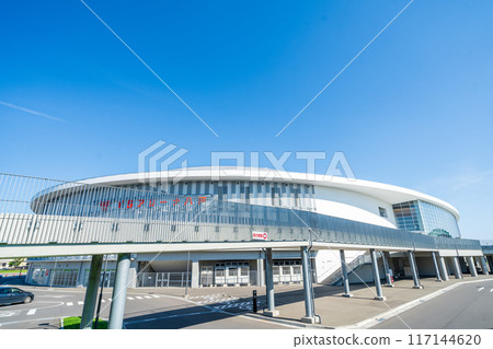 「青森縣」晴朗的天空和YS Arena八戶（長根室內滑冰場） 八戶市 117144620