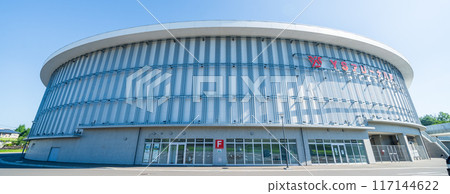 「青森縣」晴朗的天空和YS Arena八戶(長根室內滑冰場) 八戶市 「青森縣」晴朗的天空和YS Arena八戶(長根室內滑冰場) 八戶市 117144622